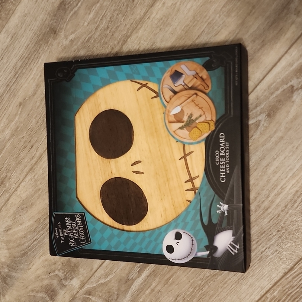 Disney The Nightmare Before Christmas Circo Cheese Board & Tools Set